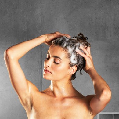 Шампунь для утолщения волос для женщин NANOGEN Thickening Hair Experience Shampoo for Woman 240 мл - основное фото