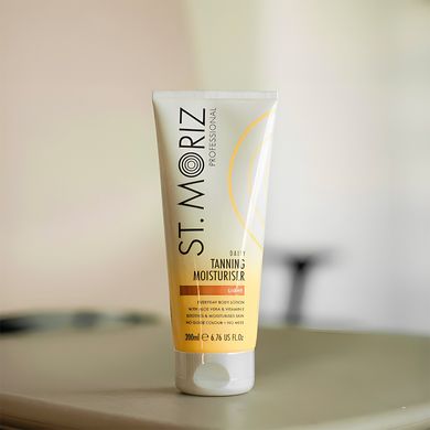 Зволожувальний лосьйон для поступової засмаги St. Moriz Professional Daily Tanning Moisturiser Light 200 мл - основне фото