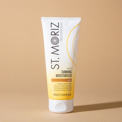 Зволожувальний лосьйон для поступової засмаги St. Moriz Professional Daily Tanning Moisturiser Light 200 мл - основне фото