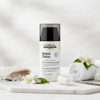 Крем для зменшення ламкості волосся та зміни кольору L'Oreal Professionnel Metal Detox Professional High Protection Cream 100 мл - основне фото