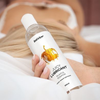 Лубрикант на водной основе с ароматом тыквы Satisfyer Juicy Lubricant Playful Pumpkin 300 мл - основное фото