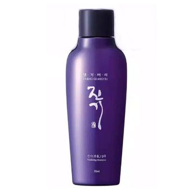 Регенерувальний шампунь проти випадіння волосся DAENG GI MEO RI Vitalizing Shampoo 70 мл - основне фото
