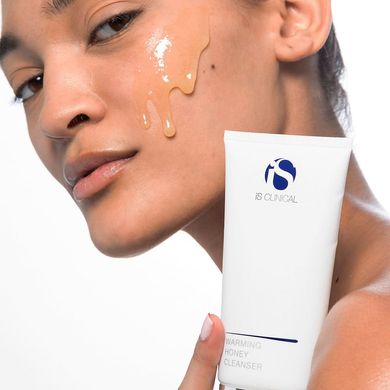 Разогревающее медовое очищающее средство IS CLINICAL Warming Honey Cleanser 120 мл - основное фото