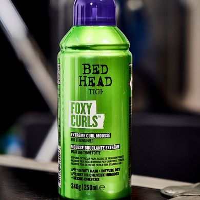 Мусс сильной фиксации для кудрявых волос TIGI Bed Head Row Foxy Curls Mousse 250 мл - основное фото