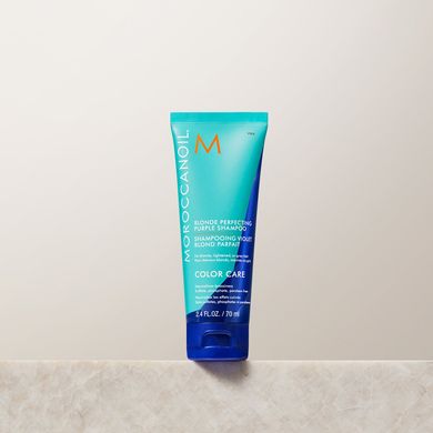 Фиолетовый шампунь для светлых волос Moroccanoil Blonde Perfecting Purple Shampoo 70 мл - основное фото