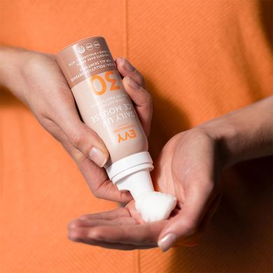 Щоденний захисний мус для обличчя EVY Technology Daily UV Face Mousse SPF 30 75 мл - основне фото