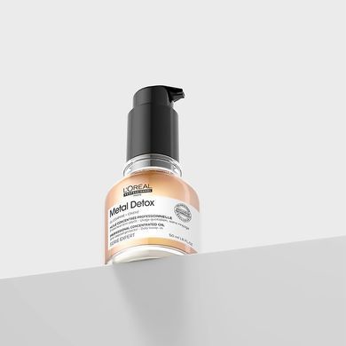 Олія для зменшення ламкості волосся та зміни кольору L'Oreal Professionnel Metal Detox Concentrated Oil 50 мл - основне фото