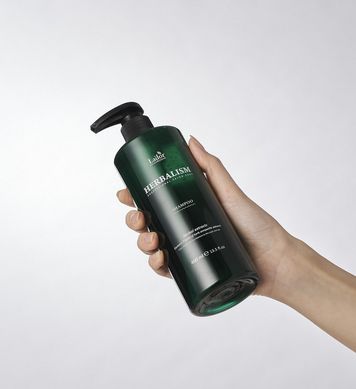 Успокаивающий шампунь с травяными экстрактами La`dor Herbalism Shampoo 400 мл - основное фото